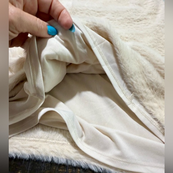 NWT Express Cream Faux Fur Mini Dress Sz Large - Picture 14 of 16